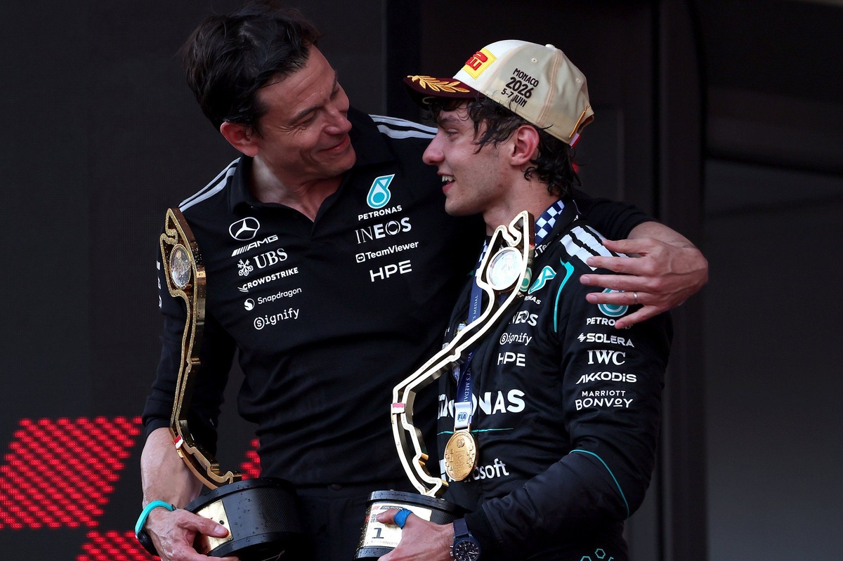 Hinchcliffe 質疑 Wolff 諮詢 Antonelli 父親：Mercedes 罰停策略惹關注