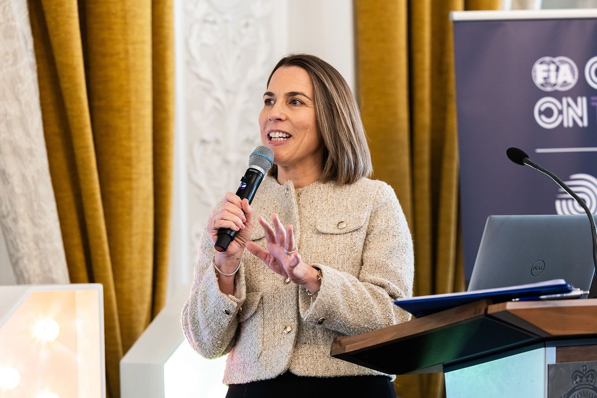 Claire Williams 深情悼念雙親 紀念母親逝世與父親事故周年