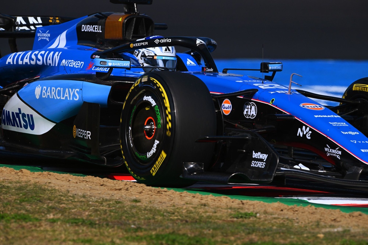 Albon 日本站五次進站內幕：Williams FW47 超重20公斤成隱憂
