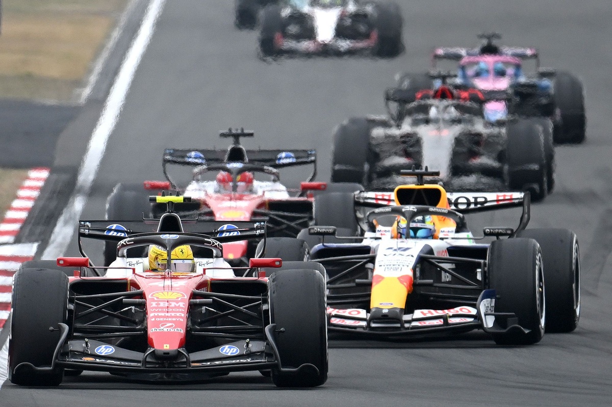 Lewis Hamilton 讚2026 F1規則「賽車應有模樣」　Max Verstappen 維斯塔潘卻大批