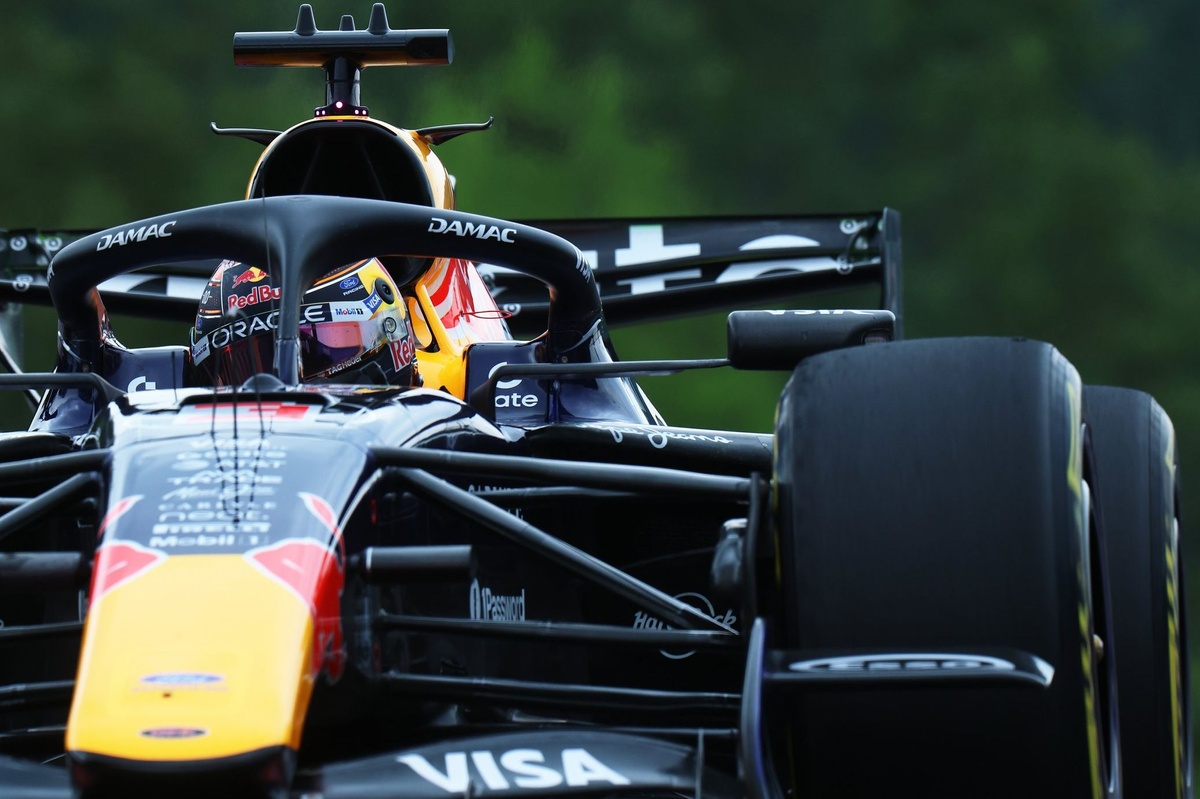 Verstappen 解釋 Spa 電台訊息並預判 Red Bull 節奏：FP1 最快確認 RB22 調校成功
