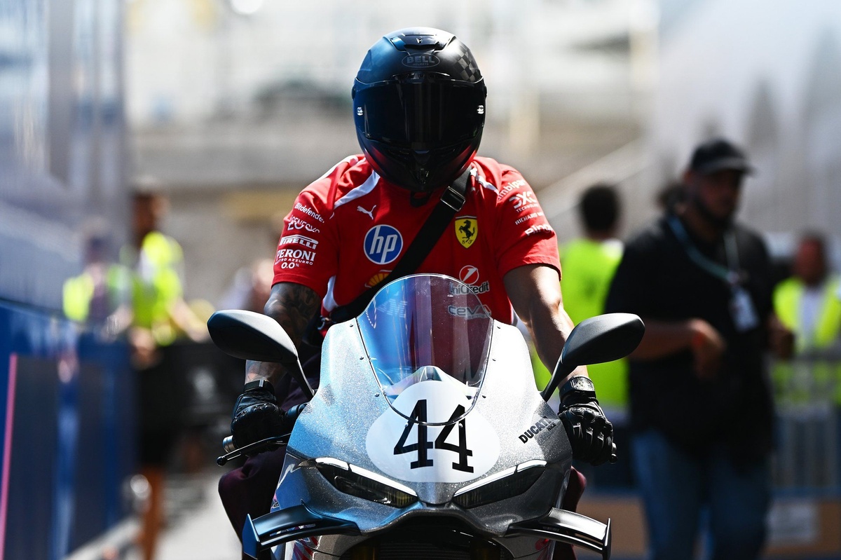 Hamilton 騎限量 Ducati 震撼到場　摩納哥 paddock 再成焦點