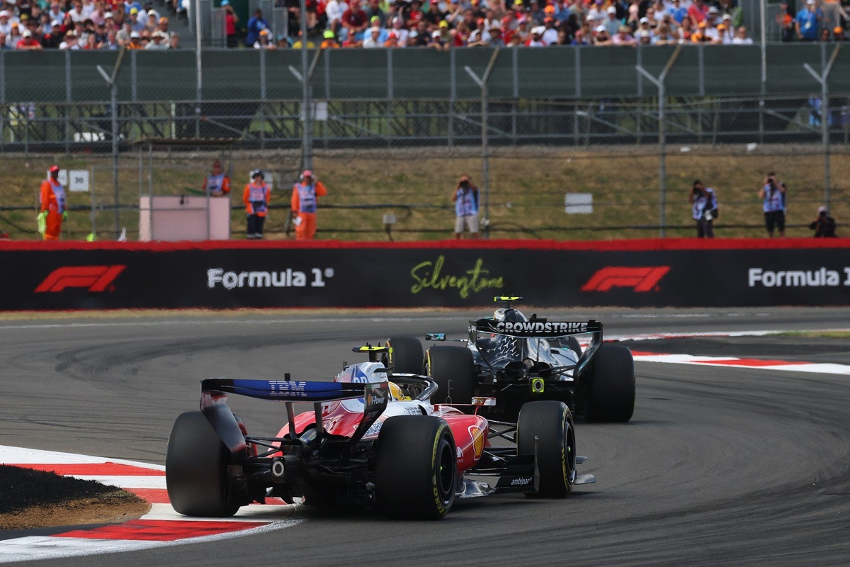 Hamilton 對銀石勝機無信心：Mercedes 直線更快，Antonelli 若起步好將消失