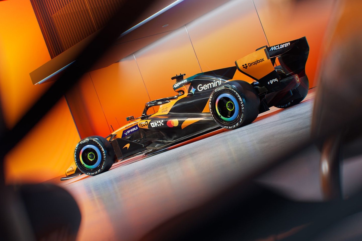 McLaren 正式揭曉 2026 MCL40 木瓜橙塗裝 衛冕雙冠軍
