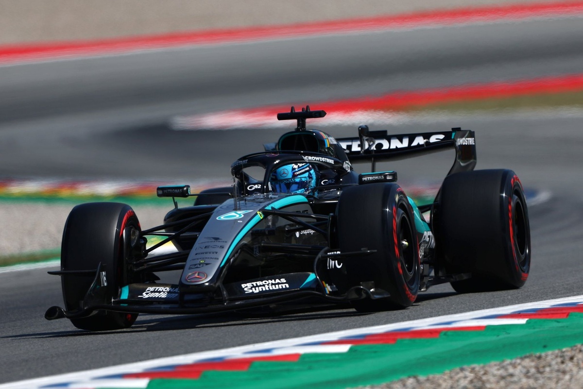 Barcelona GP排位：George Russell力壓Lewis Hamilton奪桿，Charles Leclerc意外炒車