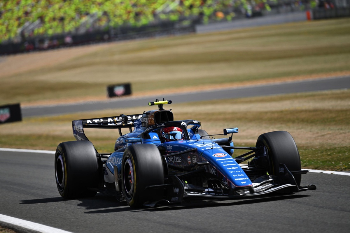 Sainz 英國賽後遭罕見罰則：Williams 車手安全車下誤解圈引爭議