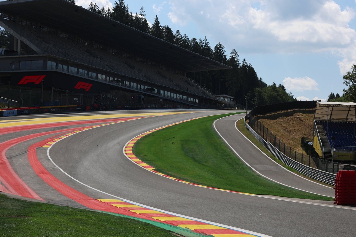 F1 比利時站開鑼：Leclerc Momentum 延續，Antonelli 領跑優勢縮至 25 分