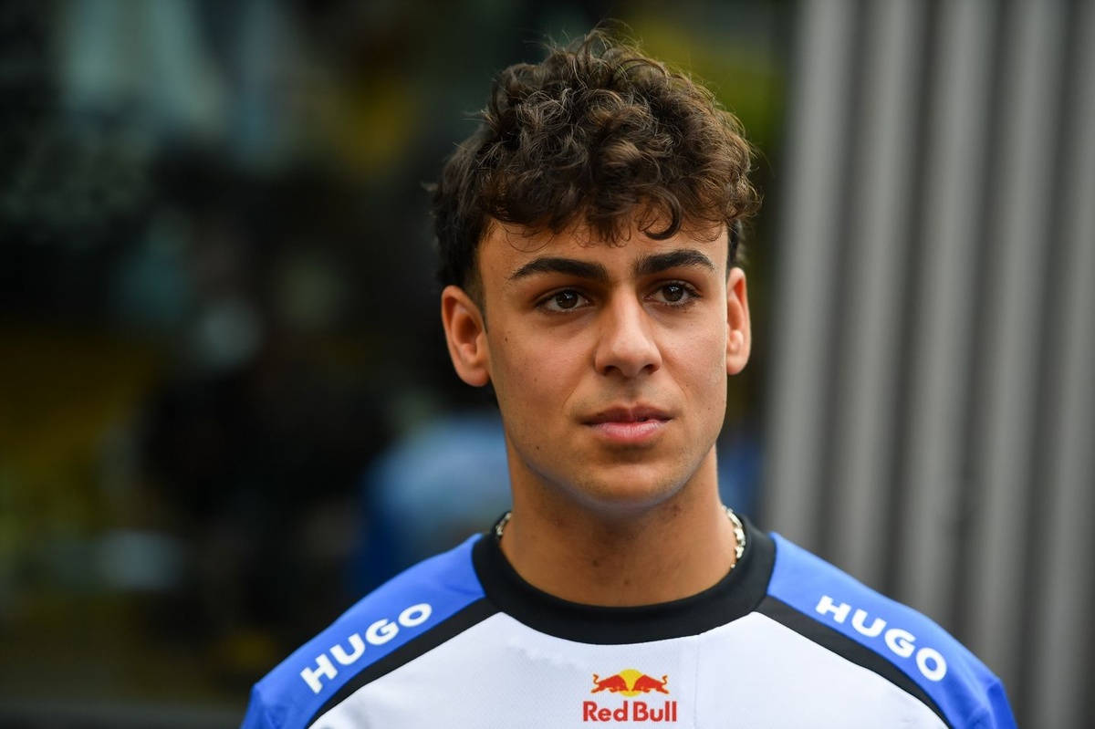 Lindblad 首堂駕車課後自認 ready： Belgian GP 前爭取通過駕照測試