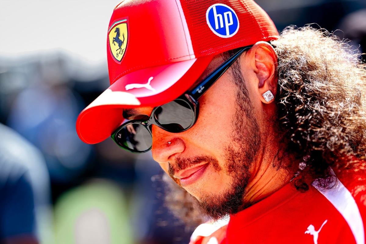 Villeneuve 指 Hamilton 在 Ferrari 仍未夠穩：直線對決難贏 Mercedes