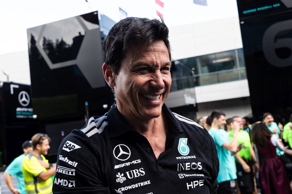 Wolff 談 Verstappen 紅牛合約：Mercedes 仍「擁有」他在真正英雄賽事