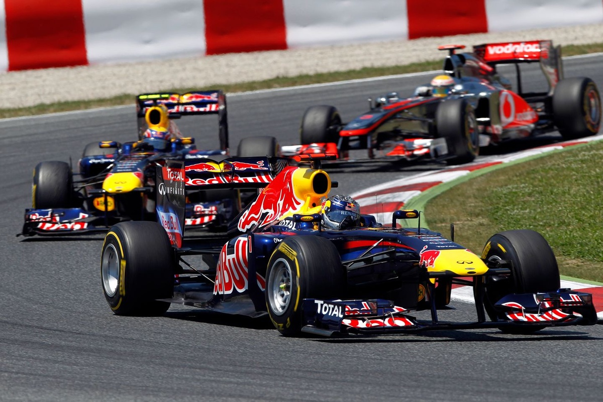 紅牛Supercars車手挑戰F1傳奇座駕 刷新賽道紀錄