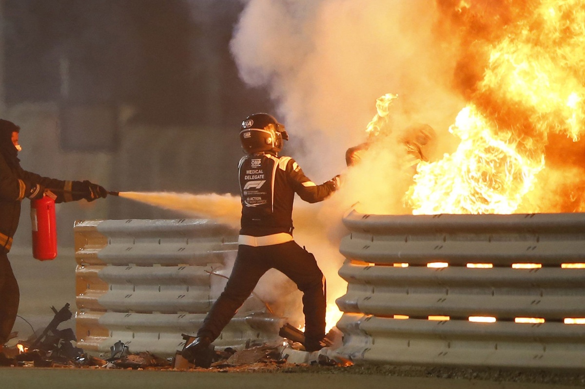 「他不可能還活著」：Haas 車隊主管小松禮雄回顧Grosjean巴林大火車禍一刻