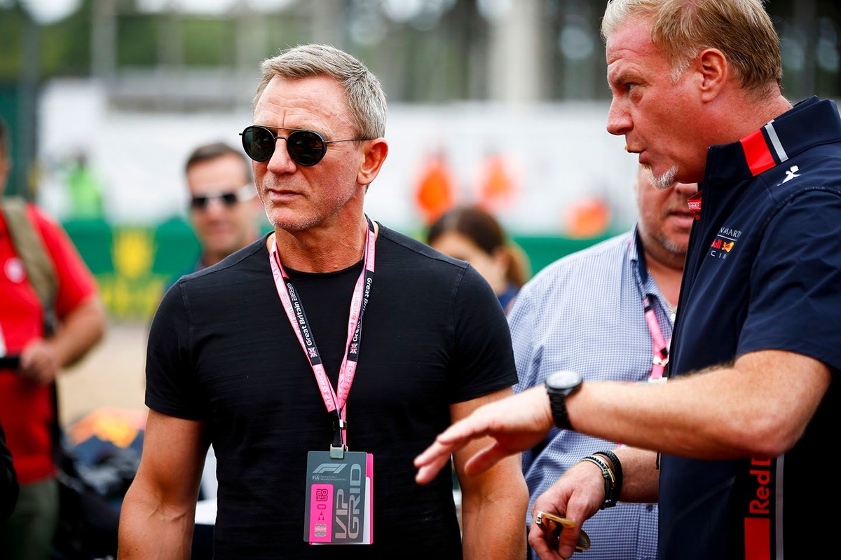 Brundle憶述與Daniel Craig危險一刻：F1賽前Grid Walk經典回顧