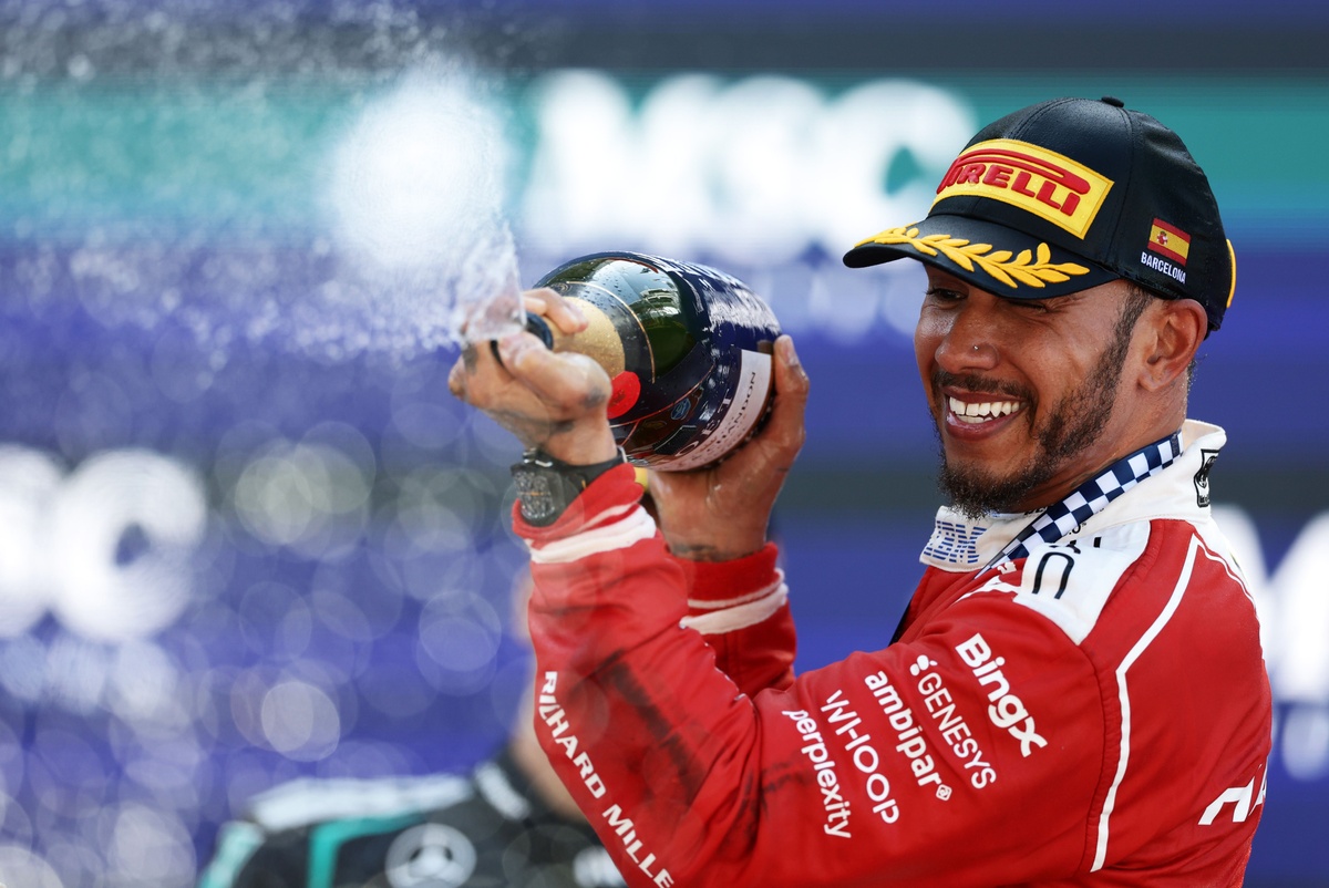 Hamilton 巴塞隆拿封王　首度為 Ferrari 奪冠寫下驚人數據