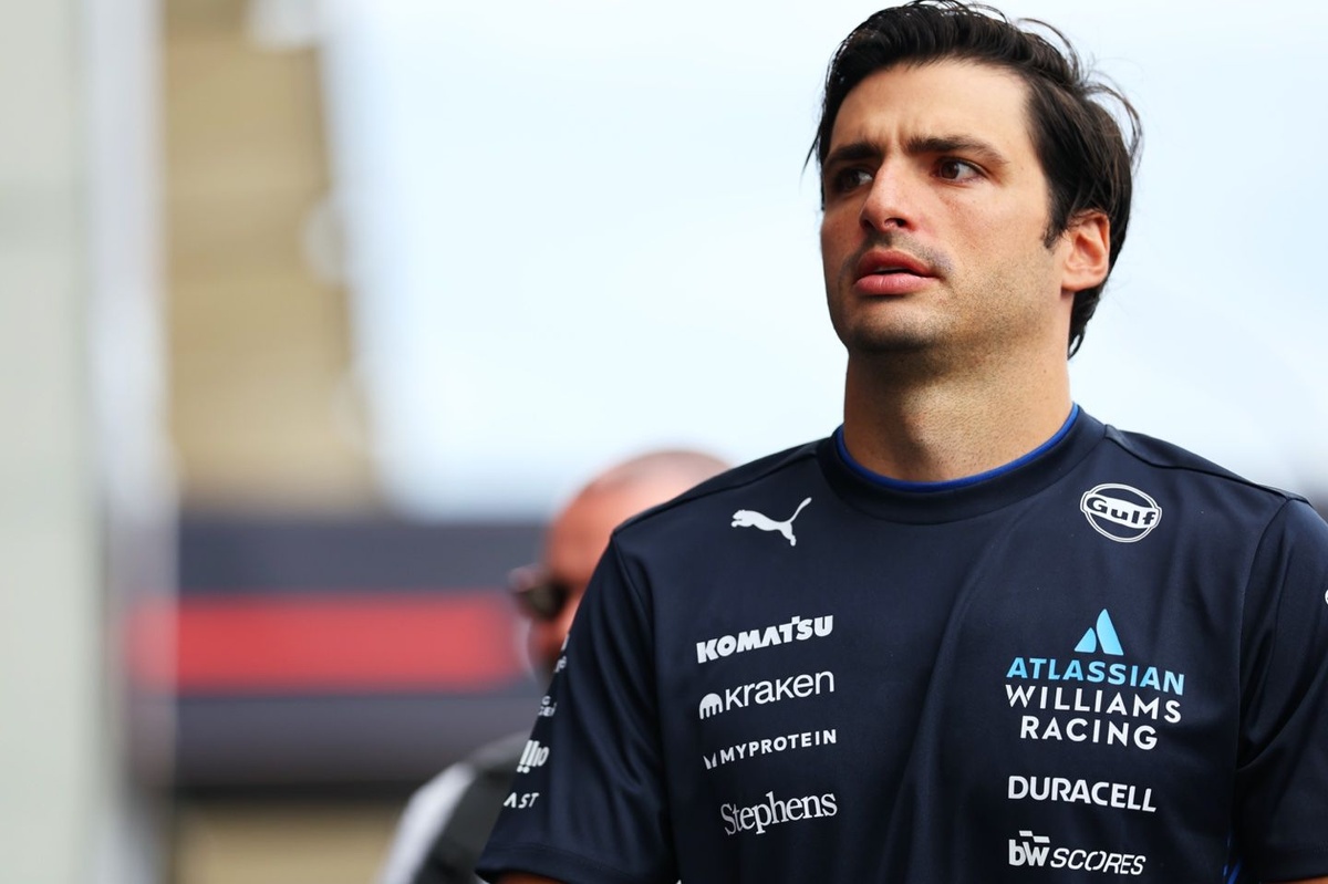 Carlos Sainz 呼籲 FIA 與 FOM 對新 F1 規則保持彈性 巴林測試後發聲