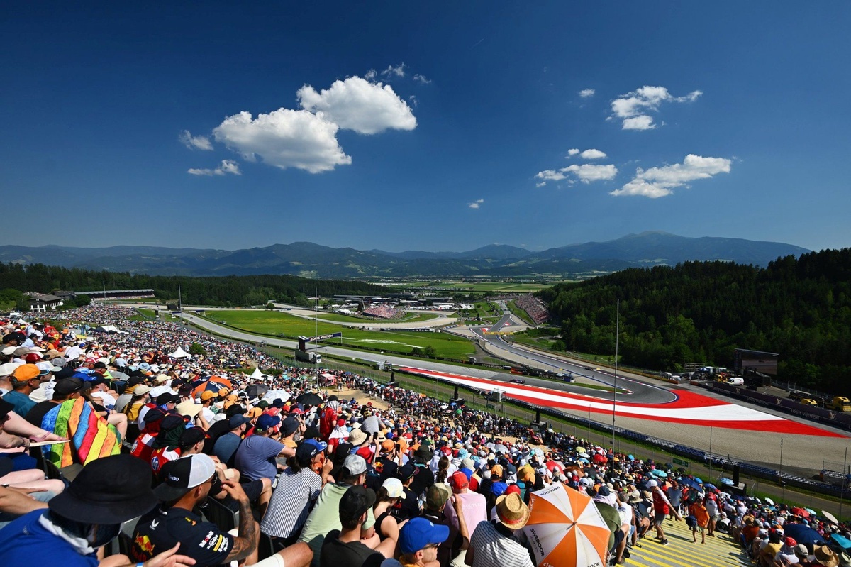奧地利GP排位賽對決：Antonelli奪桿位，Hamilton與Verstappen緊咬