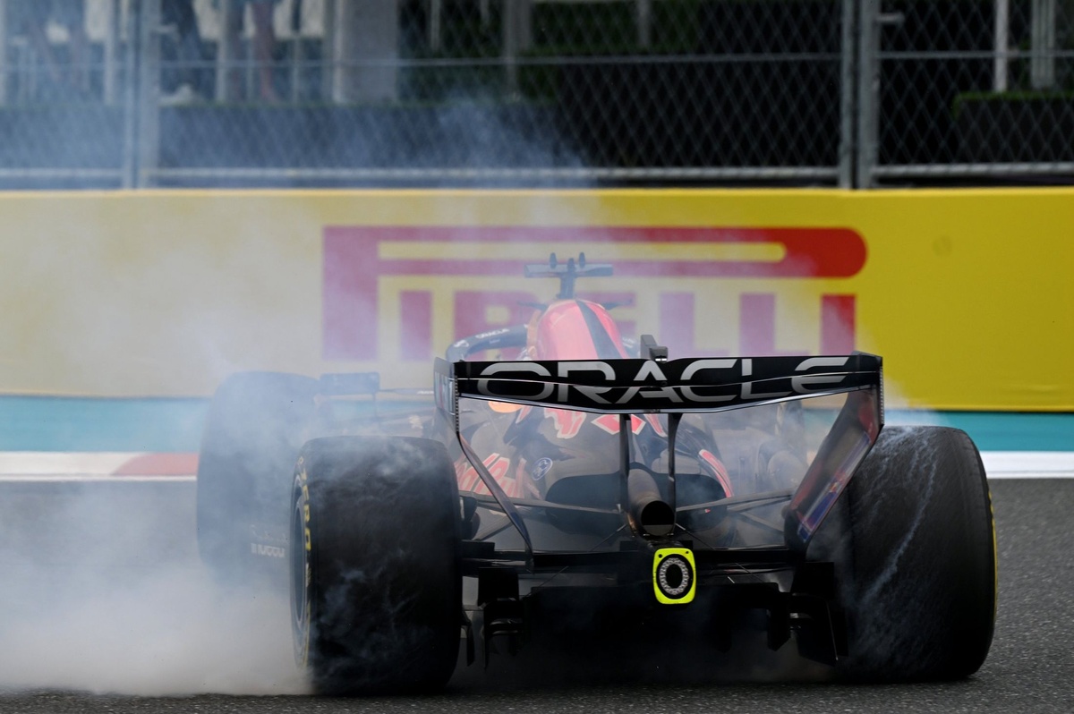 Verstappen 首圈360度轉圈自嘲：F1 不行就轉戰拉力賽！
