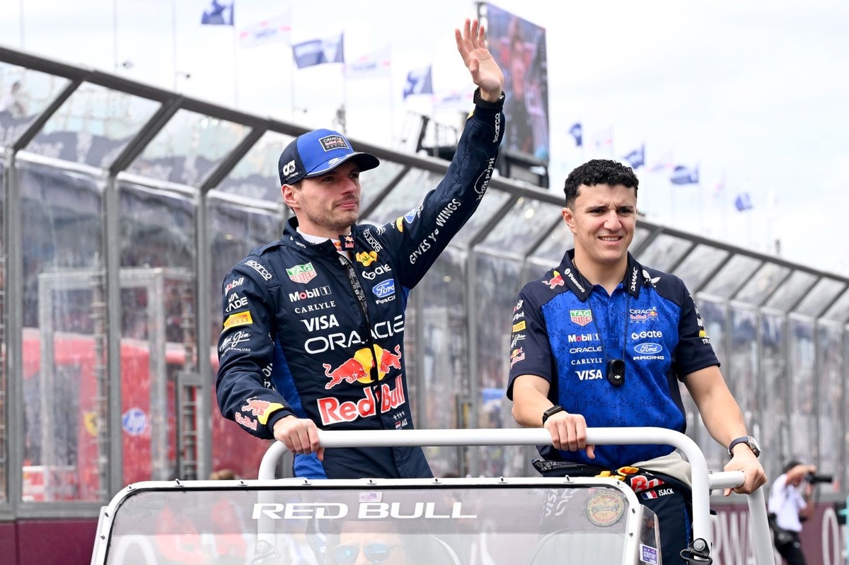 Verstappen、Isack Hadjar 改玩 NASCAR 模擬挑戰　Connor Zilisch 同場較量