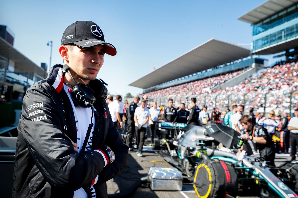 Ocon 回憶 2019 年退居幕後：在 Mercedes 停車場落淚