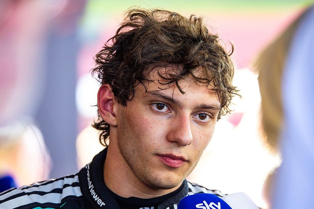 Antonelli 奧地利排位賽誤判黃旗：Verstappen 撞車引發混亂
