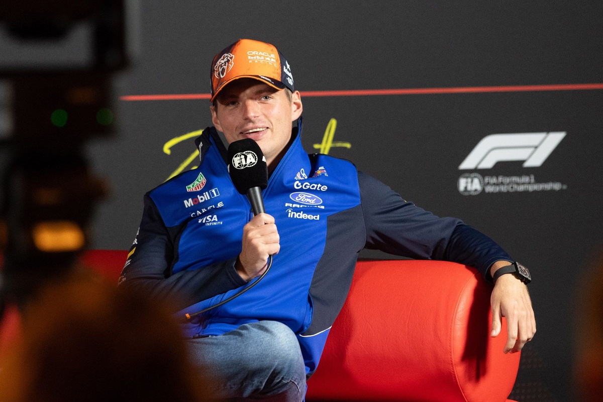 Verstappen 排位賽自嘲 Russell　紅牛無線電玩笑意外爆紅