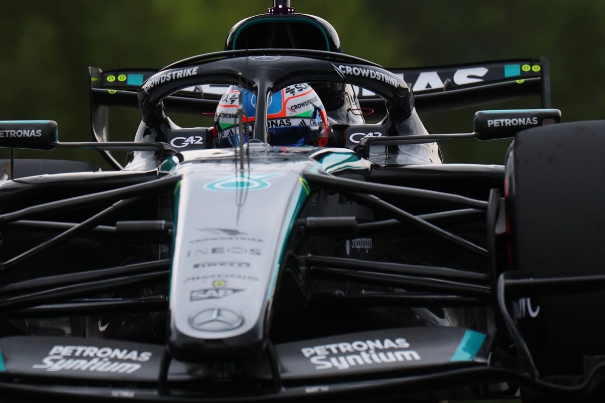 Antonelli 比利時二練奪魁：Mercedes 領跑 Norris 與 Verstappen，Russell 僅排第八