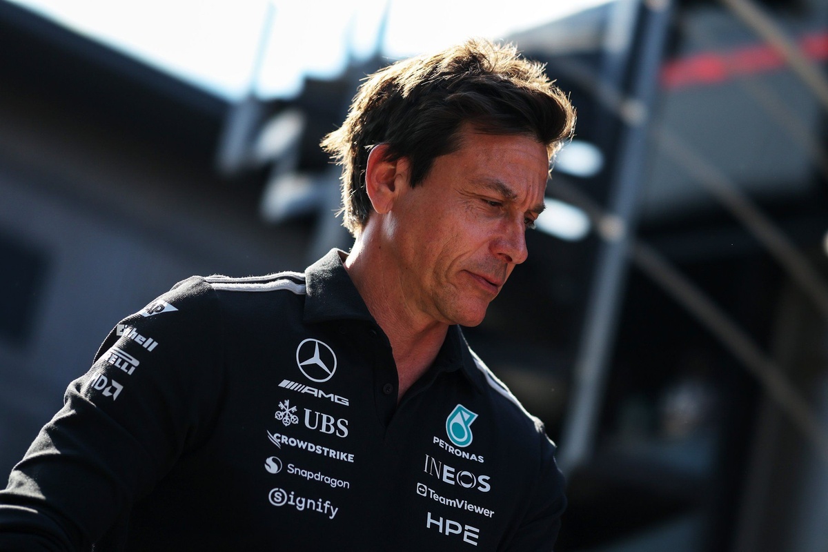 Wolff 堅稱 Russell 與 Antonelli 為絕對優先：Mercedes 2026 車手名單引發粉絲爭議