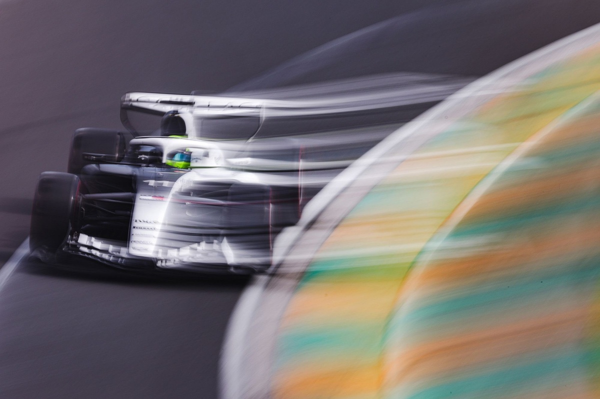 Cadillac 在 F1 首季表現落後，背後因素何在？