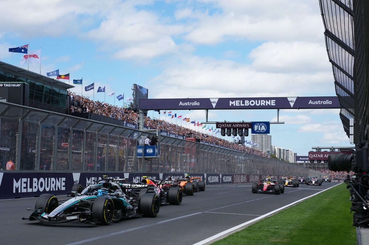 2026 F1三戰後隊友內戰升溫：慢車手竟逆襲成黑馬？