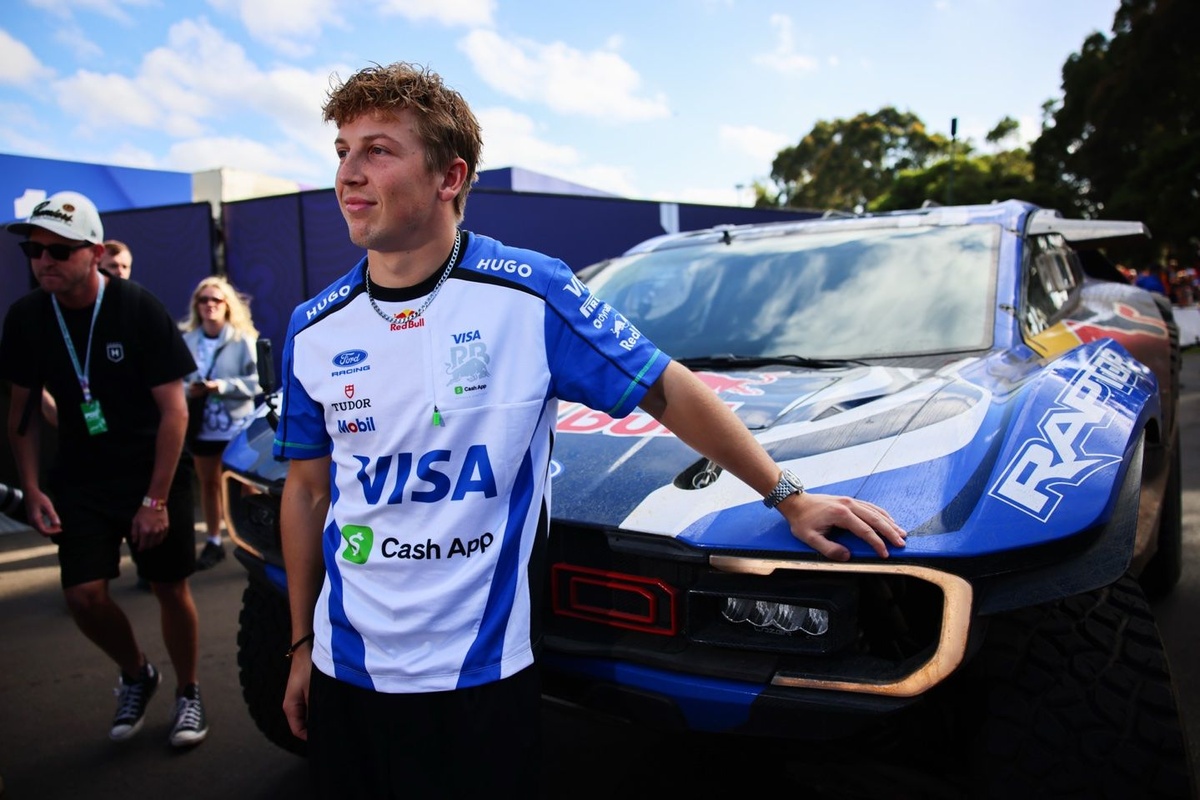 Liam Lawson 泥車Ford Raptor T1+轟炸式抵達澳洲大獎賽吸睛無數
