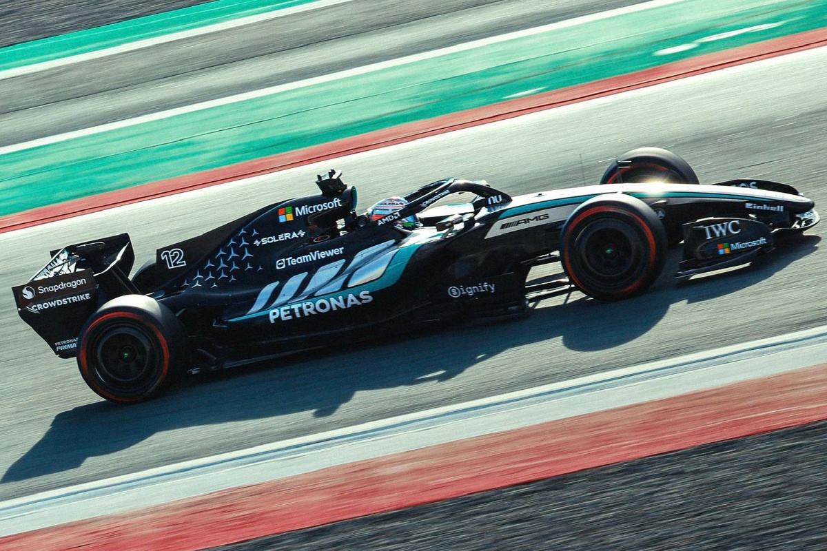 Mercedes 2026 賽季發表會直播：W17 塗裝曝光，Wolff 携 Russell 及 Antonelli 開啟新季