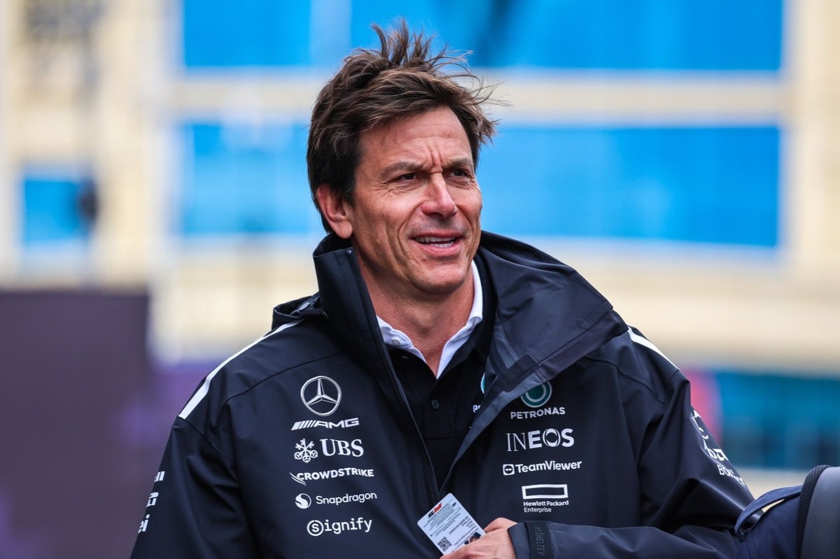 Toto Wolff 親述 Mercedes 提拔 Antonelli 大膽決定 駁斥批評者「燒毀」年輕車手言論