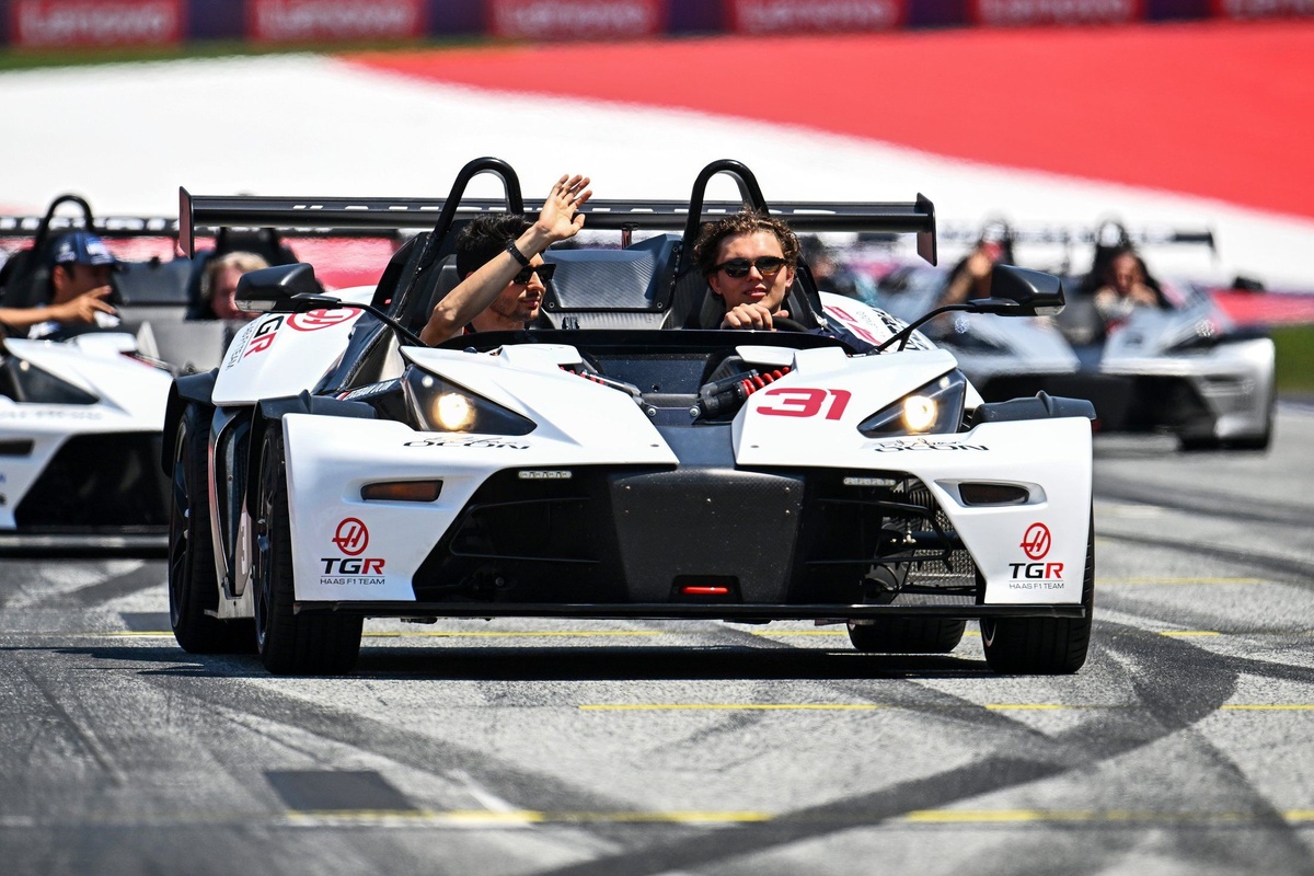 F1 奧地利站車手巡遊大革新：22 位車手改乘 KTM X-Bow 隊彩跑車