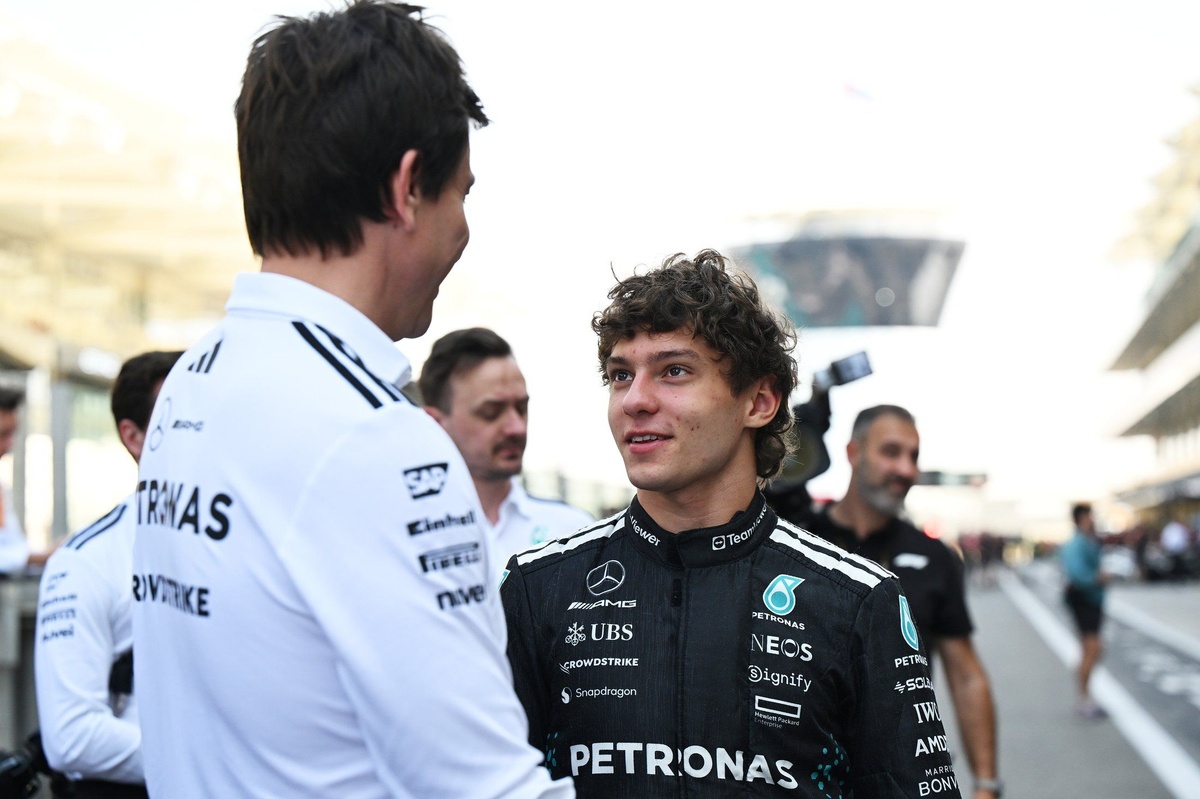 Antonelli 爆料：Mercedes 早在 F2 出賽前已拍板 2025 佢上位